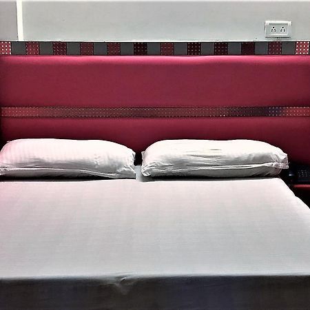 Hotel Kwality Nuova Delhi Esterno foto
