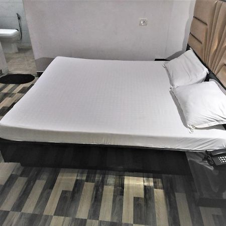 Hotel Kwality Nuova Delhi Esterno foto