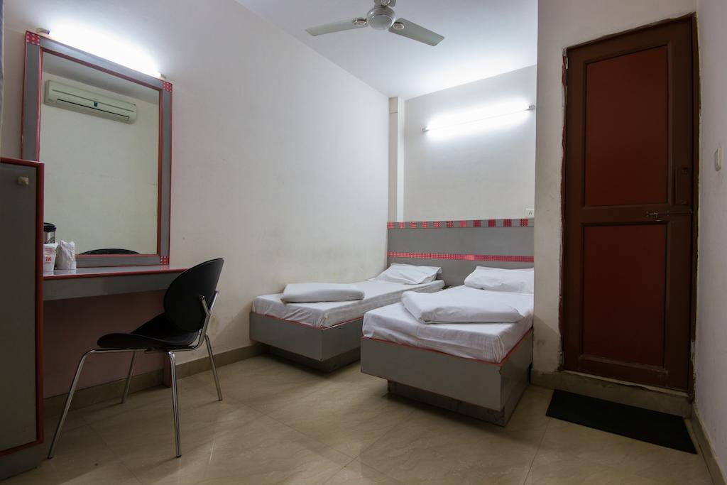 Hotel Kwality Nuova Delhi Esterno foto