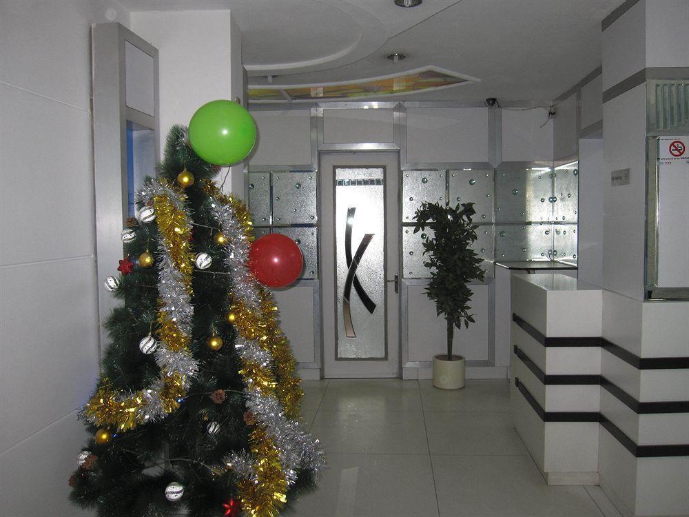 Hotel Kwality Nuova Delhi Esterno foto