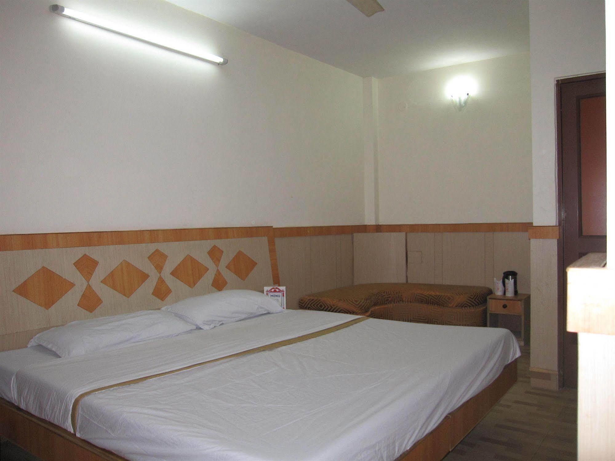 Hotel Kwality Nuova Delhi Esterno foto