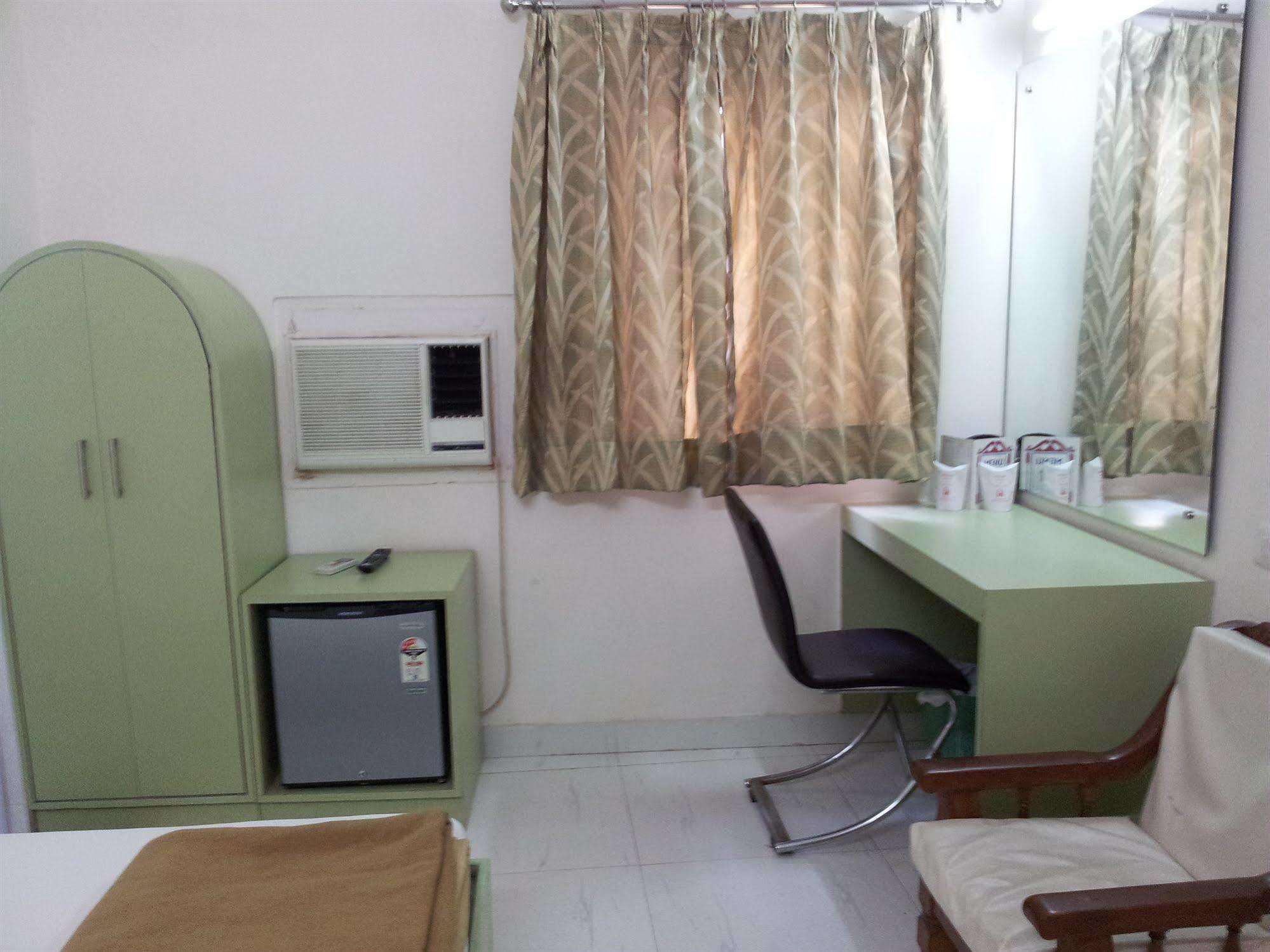 Hotel Kwality Nuova Delhi Esterno foto
