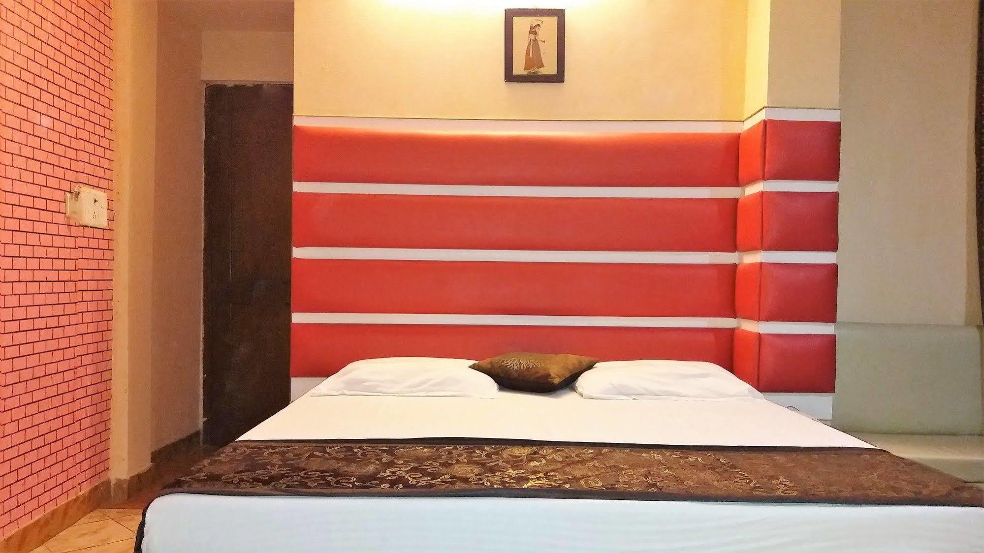 Hotel Kwality Nuova Delhi Esterno foto