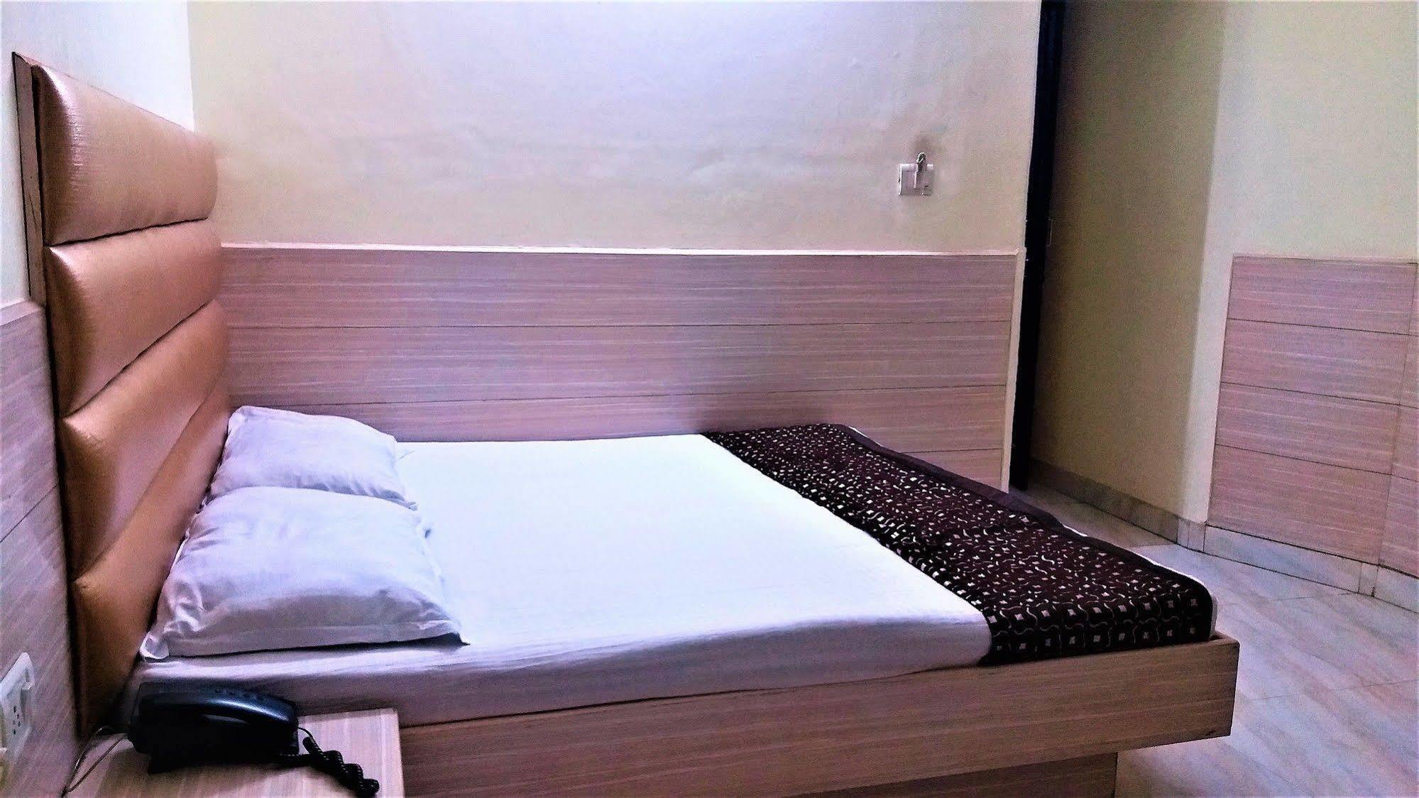 Hotel Kwality Nuova Delhi Esterno foto