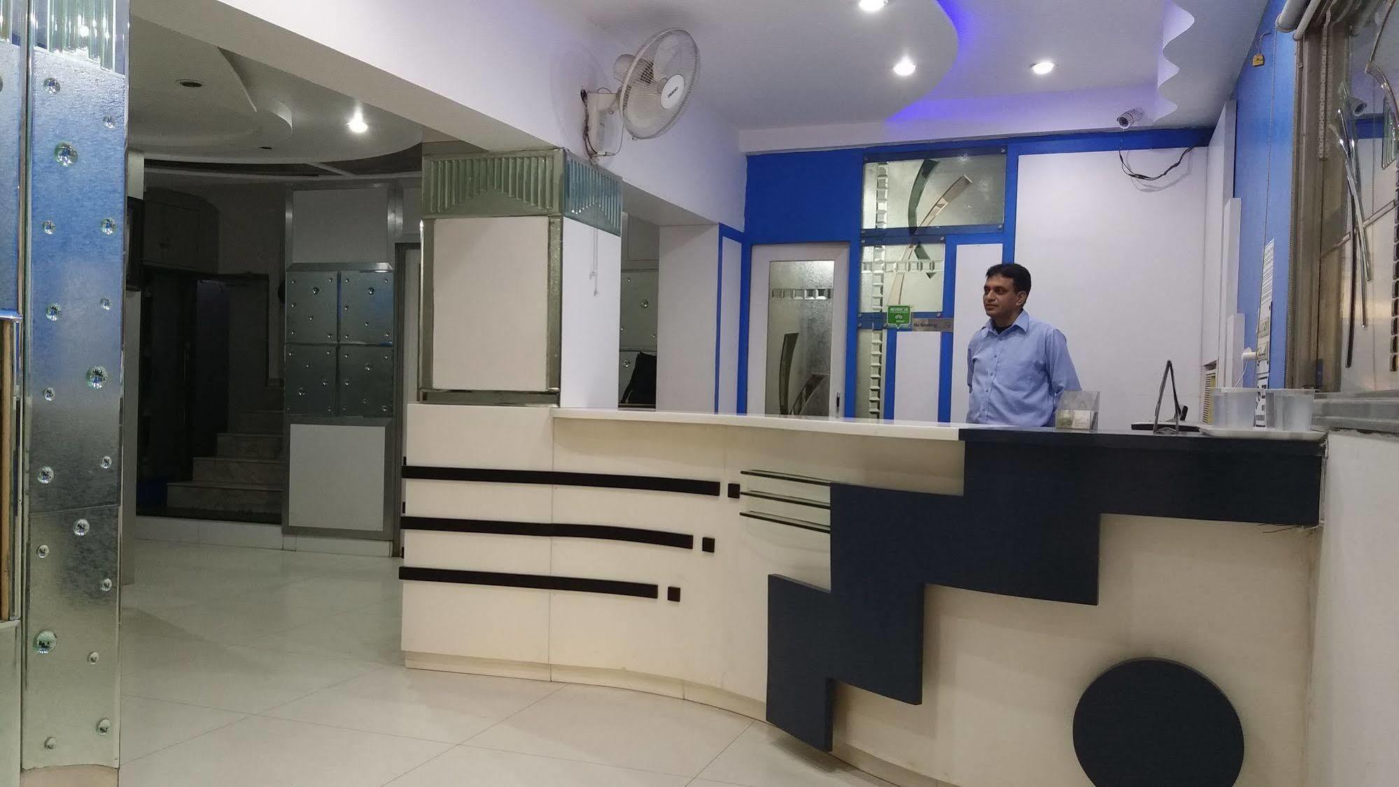 Hotel Kwality Nuova Delhi Esterno foto