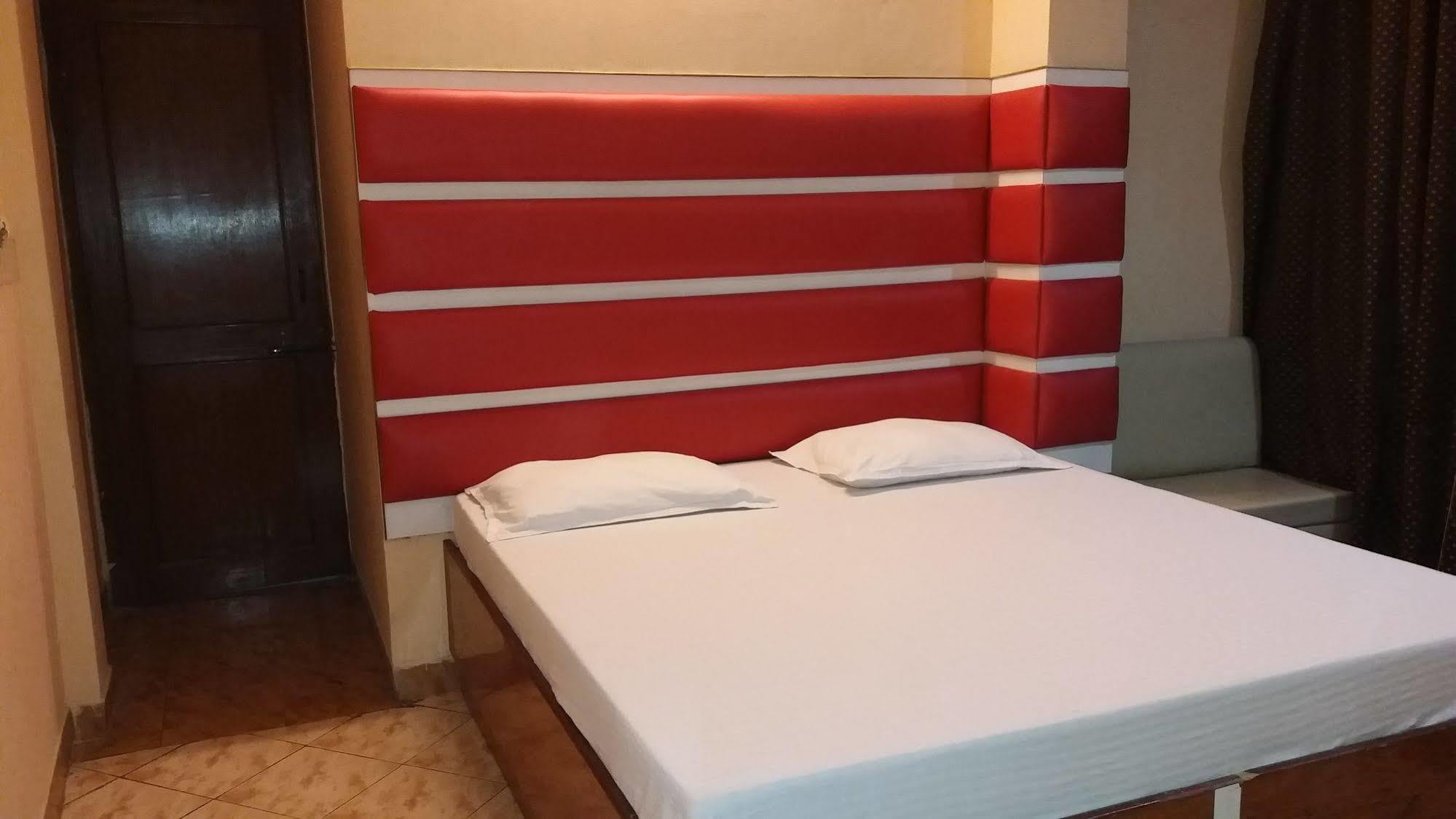 Hotel Kwality Nuova Delhi Esterno foto