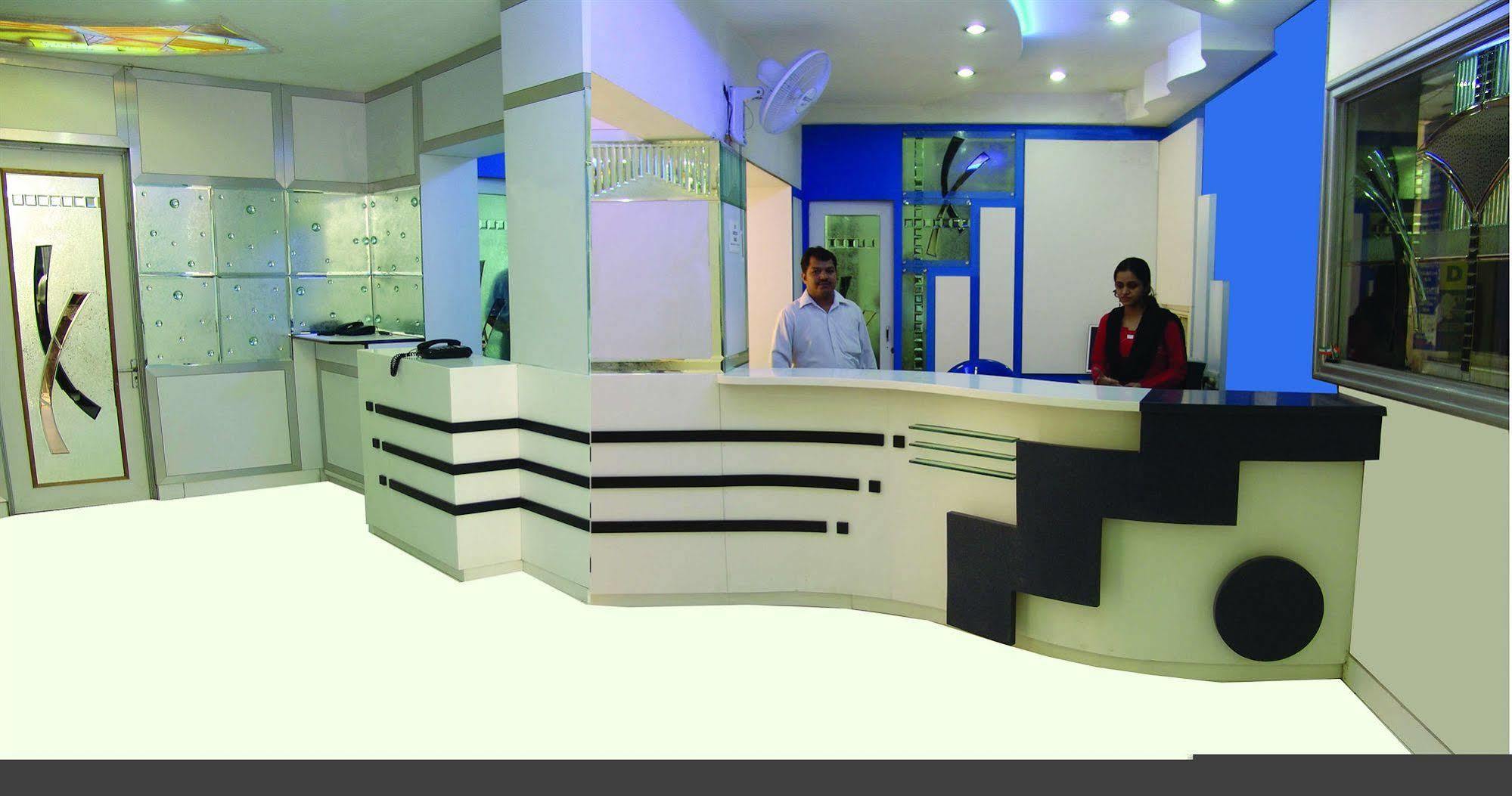 Hotel Kwality Nuova Delhi Esterno foto