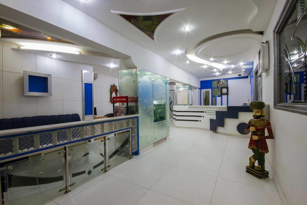 Hotel Kwality Nuova Delhi Esterno foto