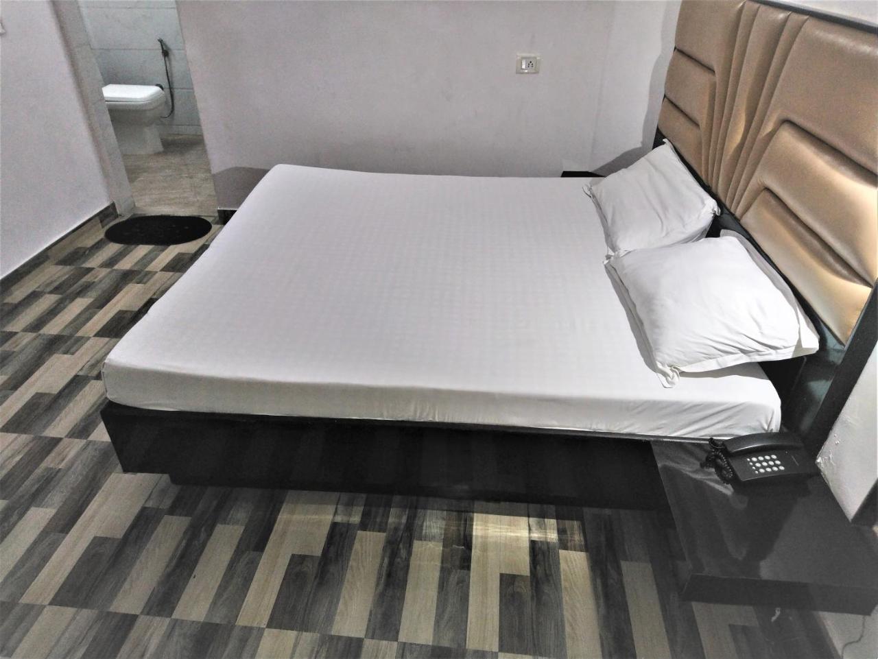 Hotel Kwality Nuova Delhi Esterno foto